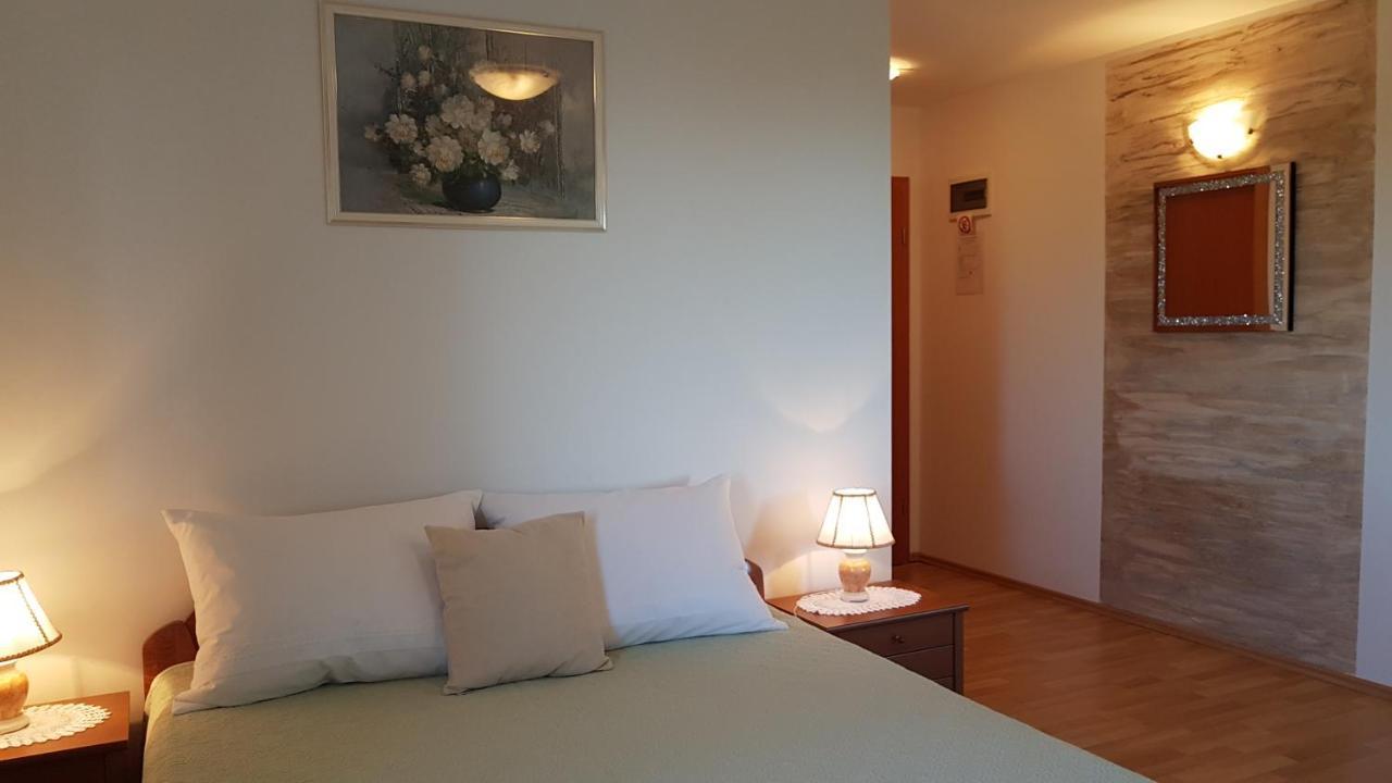 Apartmani Diva Malinska Esterno foto