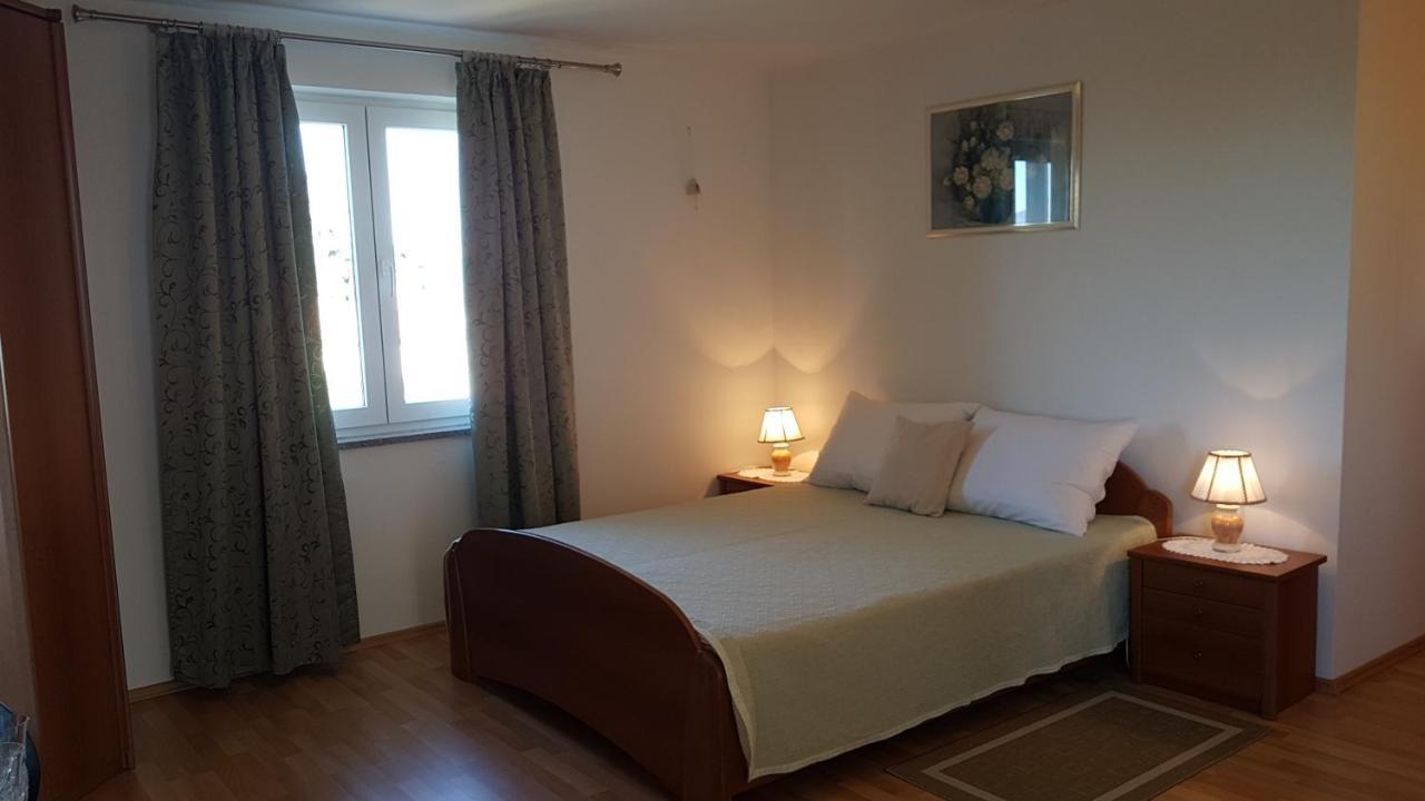 Apartmani Diva Malinska Esterno foto