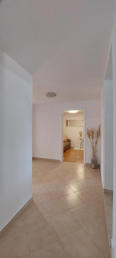 Apartmani Diva Malinska Esterno foto