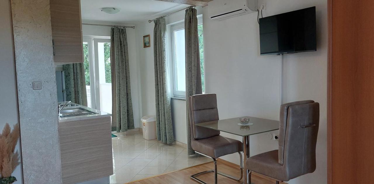 Apartmani Diva Malinska Esterno foto