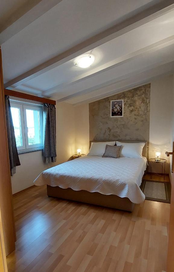 Apartmani Diva Malinska Esterno foto